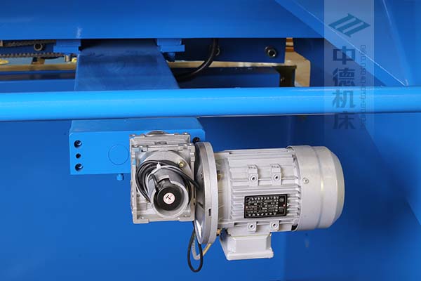 ZDS-1632后擋料AC電機(jī)與減速器一體，故障少，速度快.jpg