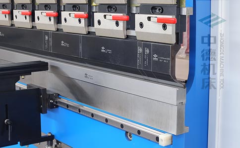 ZDPK-10025分段數(shù)控模具及高精度模具快夾，換模速度快5倍，加高型模托是門業(yè)制造專業(yè)配置.jpg