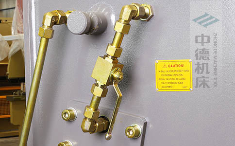 ZDS-432整機(jī)所有液壓管線均采用卡套式接頭，耐高壓，更換便捷.jpg